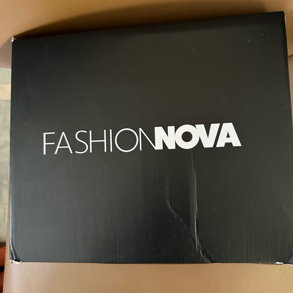 Fashion Nova over the knee boots - Picture 5 of 8